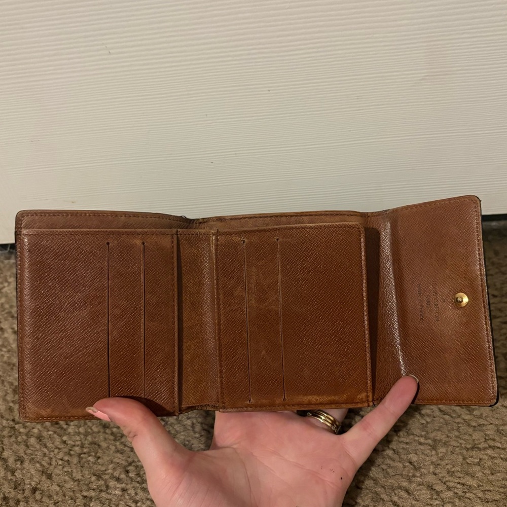 Louis Vuitton Monogram Elise Wallet View 4